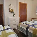 Spacious 3-bedroom House Near Centre By Homebird Management Short Lets & Serviced With En-suite Bathrooms & Free Parking Dom wakacyjny Leeds (West Yorkshire)