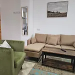 Spacious 3-bedroom House Near Centre By Homebird Management Short Lets & Serviced With En-suite Bathrooms & Free Parking *