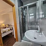 Σπίτι διακοπών Spacious 3-bedroom House Near Centre By Homebird Management Short Lets & Serviced With En-suite Bathrooms & Free Parking