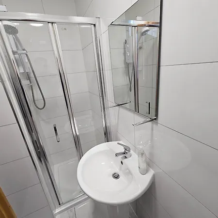 Σπίτι διακοπών Spacious 3-bedroom House Near Centre By Homebird Management Short Lets & Serviced With En-suite Bathrooms & Free Parking Λιντς