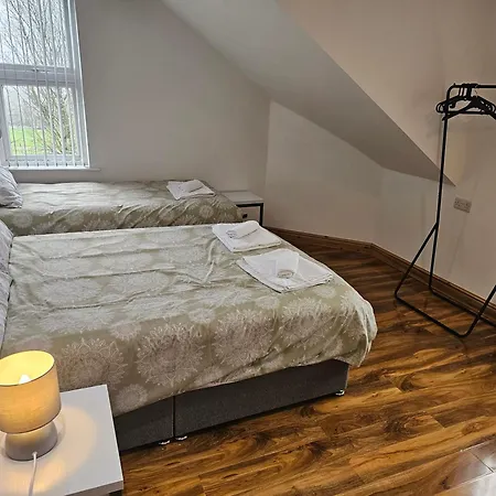 Spacious 3-bedroom House Near Centre By Homebird Management Short Lets & Serviced With En-suite Bathrooms & Free Parking Σπίτι διακοπών Λιντς
