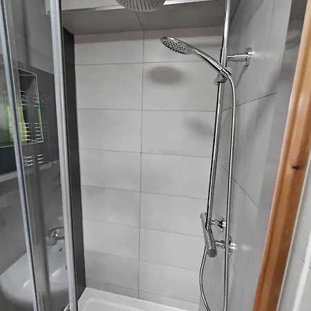 Spacious 3-bedroom House Near Centre By Homebird Management Short Lets & Serviced With En-suite Bathrooms & Free Parking Holiday home Leeds (West Yorkshire)