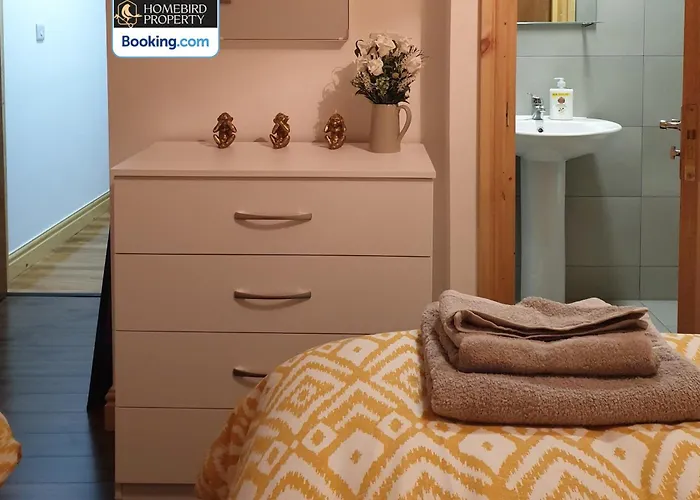 Spacious 3-bedroom House Near Centre By Homebird Management Short Lets & Serviced With En-suite Bathrooms & Free Parking Σπίτι διακοπών Λιντς