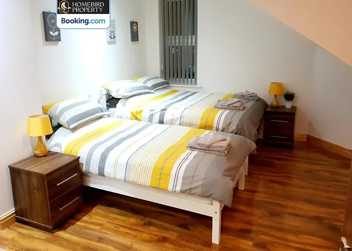 Σπίτι διακοπών Spacious 3-bedroom House Near Centre By Homebird Management Short Lets & Serviced With En-suite Bathrooms & Free Parking Λιντς