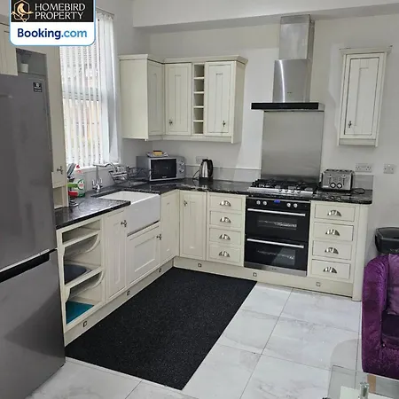 Сasa de vacaciones Spacious 3-bedroom House Near Centre By Homebird Management Short Lets & Serviced With En-suite Bathrooms & Free Parking Leeds (West Yorkshire)