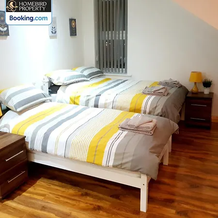 Сasa de vacaciones Spacious 3-bedroom House Near Centre By Homebird Management Short Lets & Serviced With En-suite Bathrooms & Free Parking Leeds (West Yorkshire)