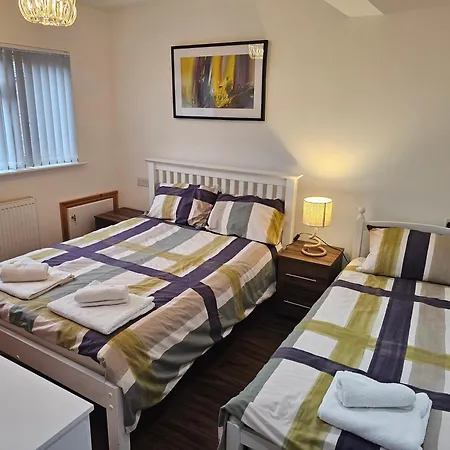 בית נופש Spacious 3-bedroom House Near Centre By Homebird Management Short Lets & Serviced With En-suite Bathrooms & Free Parking *